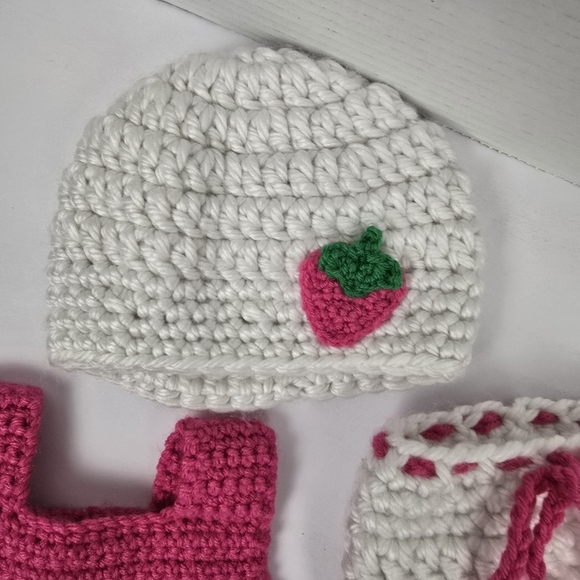 Handmade‎ Girls Matching Strawberry crocheted Set Pink White Baby 0-3 Months - Picture 2 of 8
